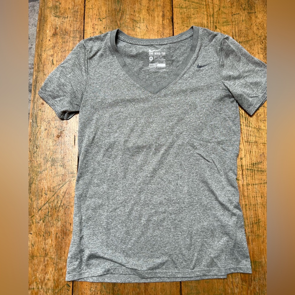 Nike Women’s Workout Shirts Small